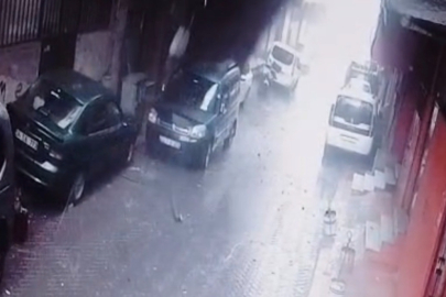 İstanbul Beyoğlu'nda lodos dehşeti: Uçan çatının altında kalmaktan saniyelerle kurtuldular