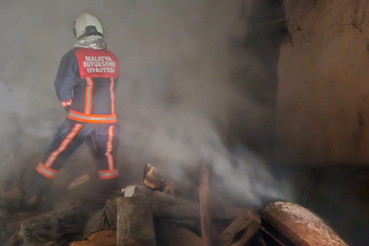 Malatya'da ev yangını