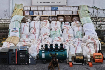 Sakarya'da 3 ton tütünün ele geçirildiği kaçakçılık operasyonunda 4 şüpheli gözaltına alındı
