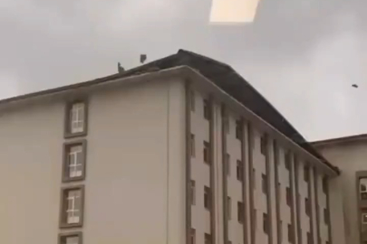 Bursa’da fırtına KYK yurdunun çatısını uçurdu!