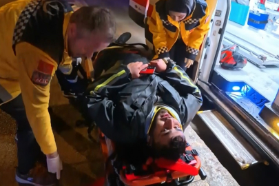 Aksaray'da buzlu yolda motosiklet kaydı, yola savrulan kurye yaralandı