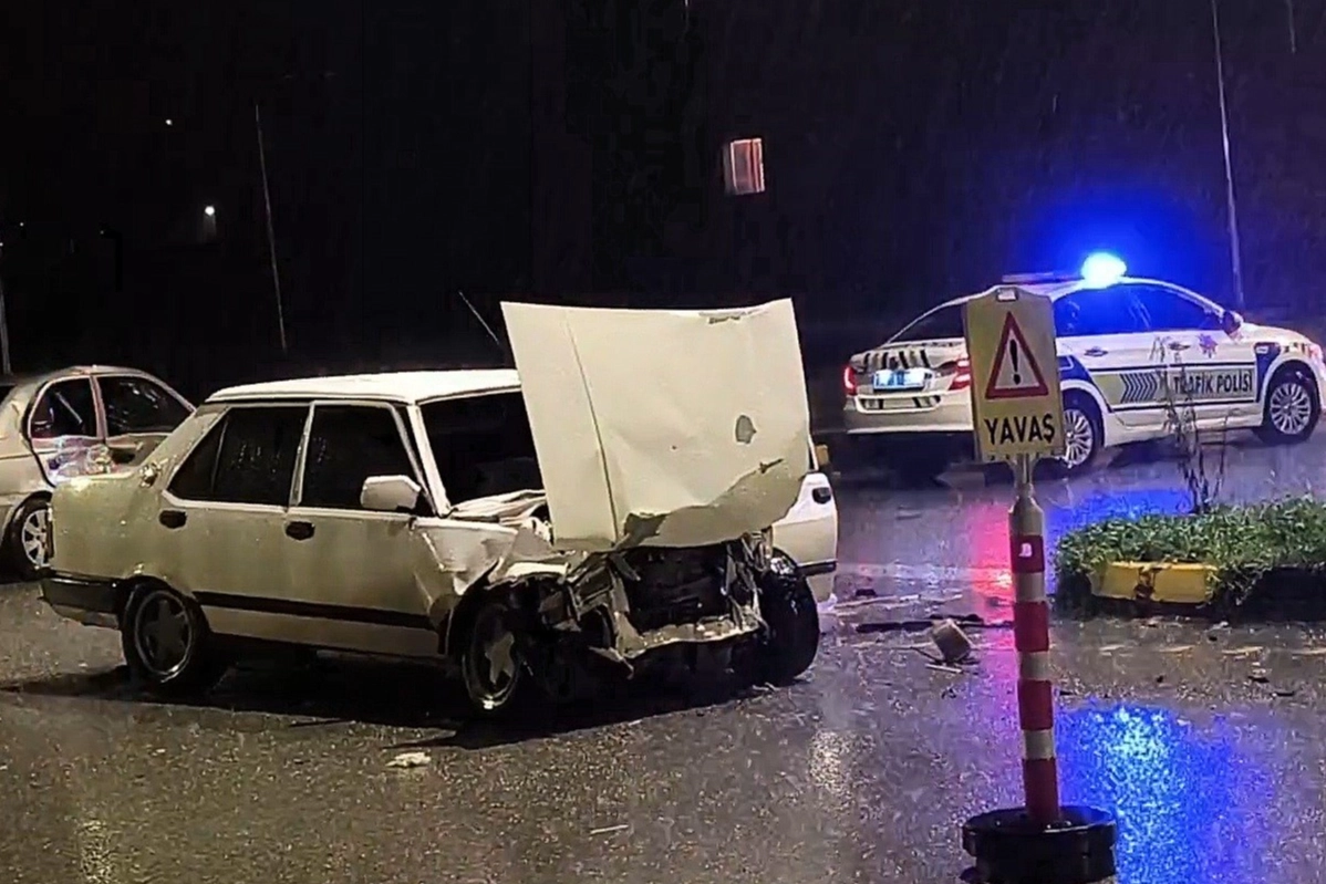 Bartın'da sağanak yağış kazayı beraberinde getirdi: 2 yaralı