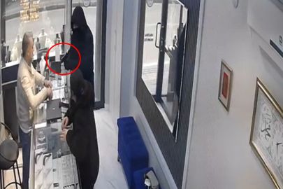 Bursa'da silahlı soyguncu azar yiyince kuyumcudan kaçtı!