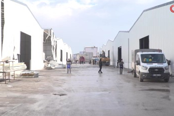 Bursa'da tarım arazilerine inşa edilen kaçak depolar yıkılıyor