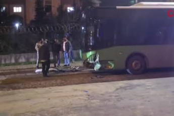 İstanbul Arnavutköy'de yolcu otobüsü ile otomobil çarpıştı: 4 yaralı