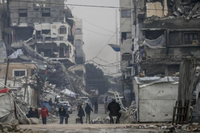 İsrail, Gazze'ye hava ve topçu saldırıları düzenlemeye devam etti