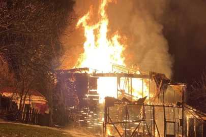 Karabük’te 200 yıllık ahşap ev küle döndü!