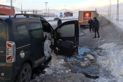 Van'da seyir halindeki kamyonet yandı