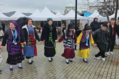 Bursa Mudanya’da Kalandar Şenliği yağmura rağmen gerçekleştirildi