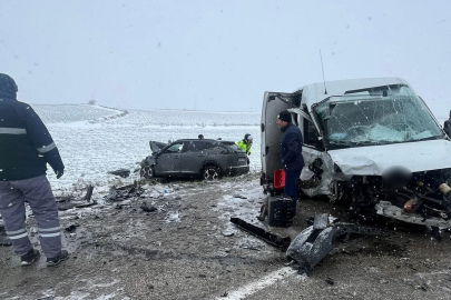 Tekirdağ'da otomobille kamyonet çarpıştı: 1 ölü, 3 yaralı