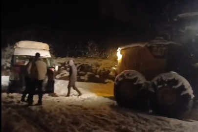 Batman’da köy yolunda mahsur kalan 10 kişi kurtarıldı