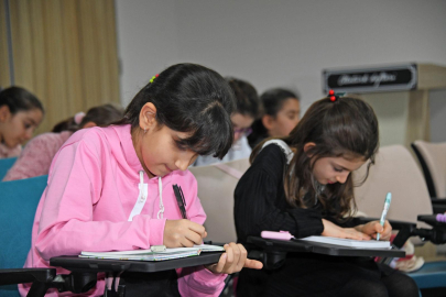 Bursa'da küçük yazarlar kalemlerini ustalığa taşıyor