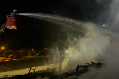 Eskişehir'de ahşap dolu depoda çıkan yangın kontrol altına alındı