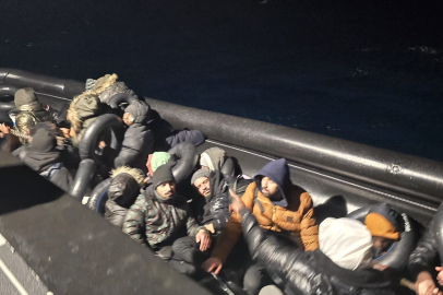 İzmir açıklarında 29 düzensiz göçmen yakalandı