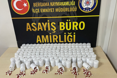 İzmir'de 8 bin adet uyuşturucu hapla yakalanan şüpheli tutuklandı