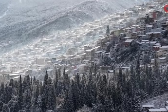 Karla beyaza bürünen Bursa'dan kartpostallık görüntüler!