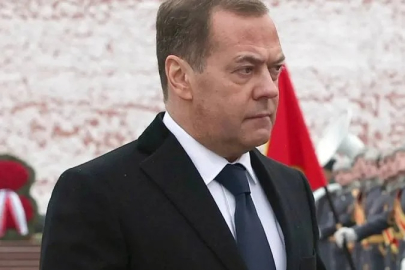 Medvedev: Trump hızlı hareket etmezse Grönland Rusya'ya katılabilir