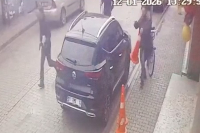 Okul önünde öğretmene önce yumruk attı, ardından ateş etti