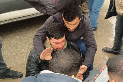 Siirt'te hafif ticari araç ile motosiklet çarpıştı