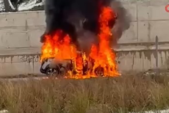 Bursa'da otomobil alev topuna döndü