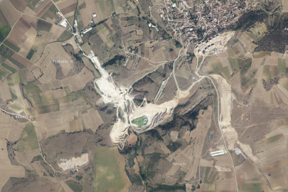 Bursa'da tarlaların ortasına kurulan asfalt fabrikası büyümek istiyor!