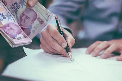 Dolandırıcılıkta yeni oyun: Memur kıyafetiyle imza isteyip maddi yardım vaadinde bulundular!