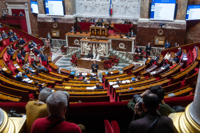 Fransa’da Lecornu hükümetine yönelik iki gensoru önergesi reddedildi
