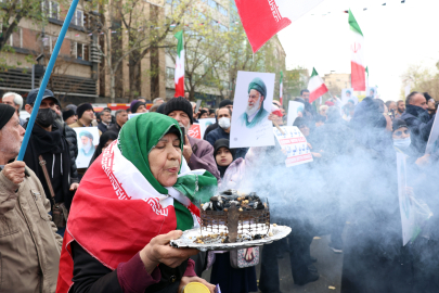 İran'da eylemlerde ölen güvenlik güçleri ve sivilleri binlerce kişi uğurladı