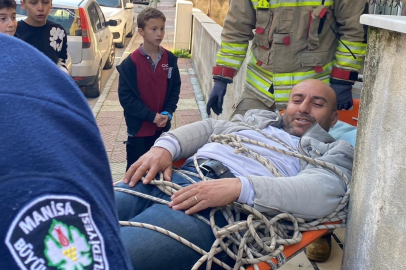 Manisa'da asansör kulesinden düşen güvercin meraklısı yaralandı