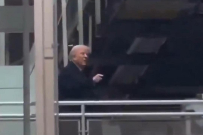 O protesto Trump'ı kızdırdı! Küfür etti, orta parmağını gösterdi...