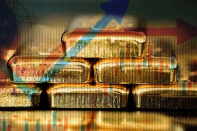 Piyasalar hareketlendi: Altın rekora yaklaştı, gümüşte yeni zirve!