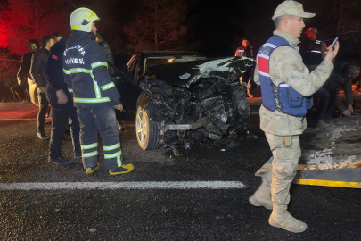 Şanlıurfa’da iki araç kafa kafaya çarpıştı: 7 yaralı