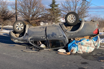 Elazığ'da pikap takla attı