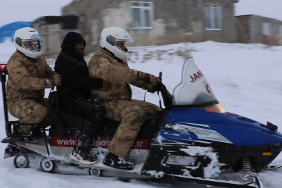 Bayburt’ta kar ve tipi nedeniyle hastaneye gidemeyen vatandaşa jandarma yetişti
