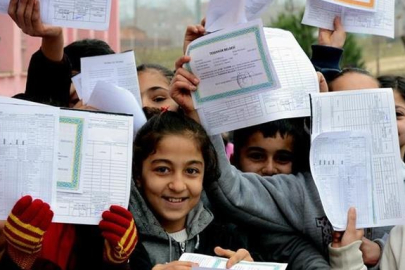 Milyonlarca öğrenci karne alacak! Okullarda yarıyıl tatili başlıyor...