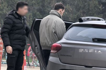 Bursa'da polisin şüphelendiği uyuşturucu satıcısı suçüstü yakalandı!