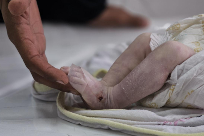 Gazze’de 27 günlük bebek soğuktan öldü