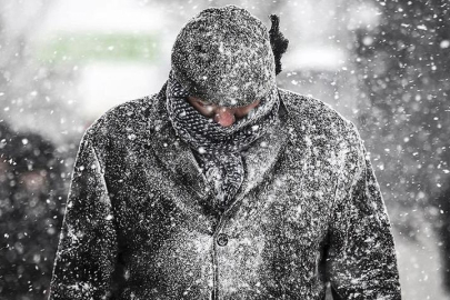 İstanbul'da kar yağışı başladı! AKOM ve valilik peş peşe uyardı: Kar sağanağı görülebilir