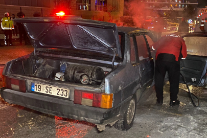 Çorum'da otomobili küle dönmekten itfaiye kurtardı