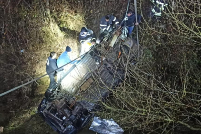 Kocaeli'de otomobil çaya düştü: Baba ve oğlu hayatını kaybetti!