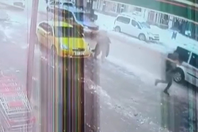 Muş'ta trafik kilitlenince taksiden indi, havale geçiren çocuğu kucağında hastaneye taşıdı