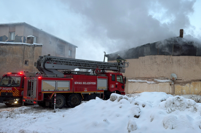Sivas'ta paniğe neden olan yangın büyümeden söndürüldü