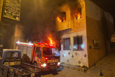 Aydın Kuşadası'nda metruk binada korkutan yangın