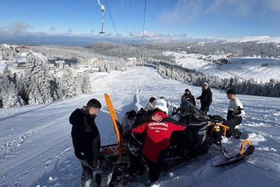 Bursa Uludağ'da mahsur kalan vatandaşlara JAK timi müdahale etti