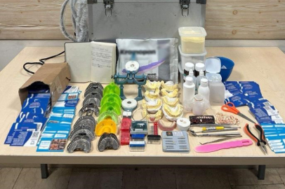 Muş'ta evini kliniğe dönüştüren sahte dişçi yakalandı