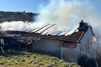 Uşak'ta ev yangını: 1 ölü
