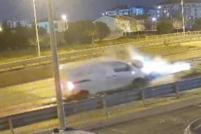 Alkollü sürücünün kullandığı araç bariyere ok gibi saplandı
