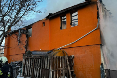 Amasya’da iki katlı ev çıkan yangında kullanılamaz hale geldi