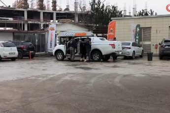 Bursa'da tekel bayiye tüfekle ateş açıp 2 kişiyi yaralayan cezaevi firarisi yakalandı