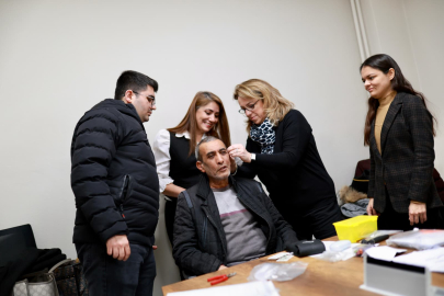 Bursa Gemlik'te anlamlı sosyal sorumluluk projesi: İşitme cihazları hediye edildi